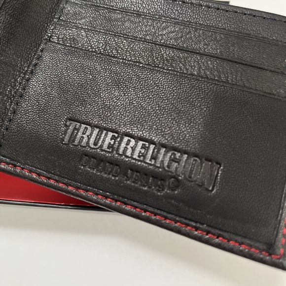 TRUE RELIGION Black Leather Bifold Wallet Red Logo Boxed RFID Gift for Men NWT - Picture 6 of 7